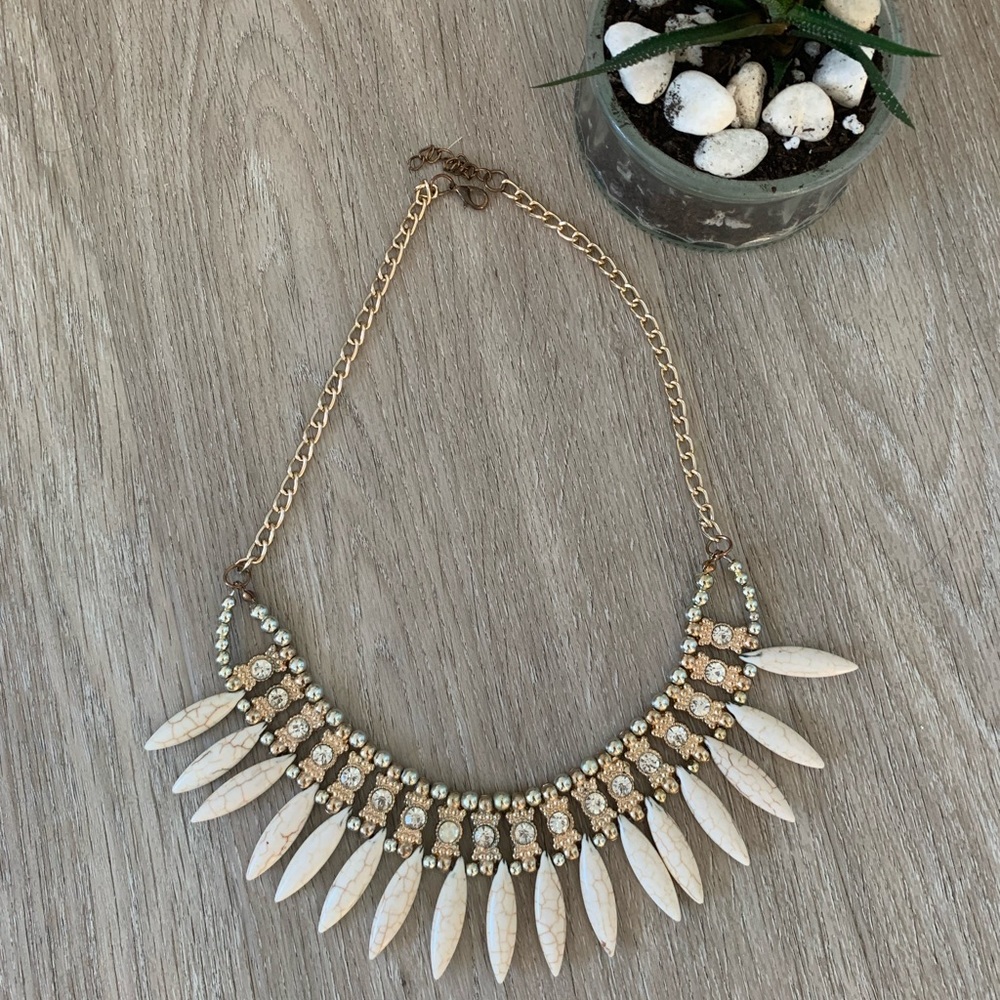 Vintage Marbled ivory and gold detail necklace